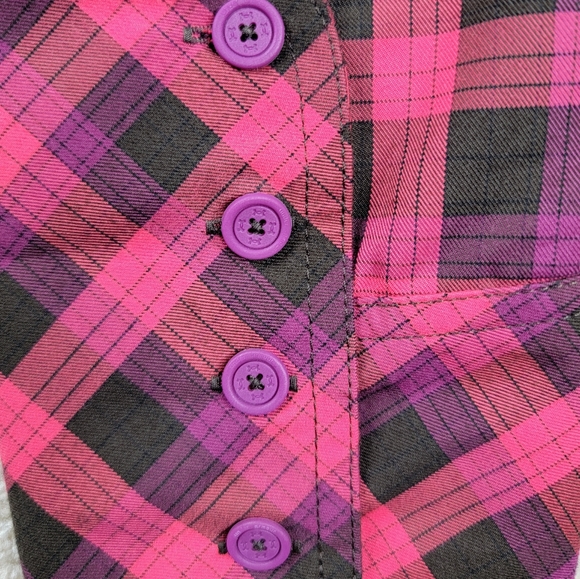 Under Armour Women's Semi-Fitted Plaid Long Sleeve Button Up Shirt - Picture 9 of 10